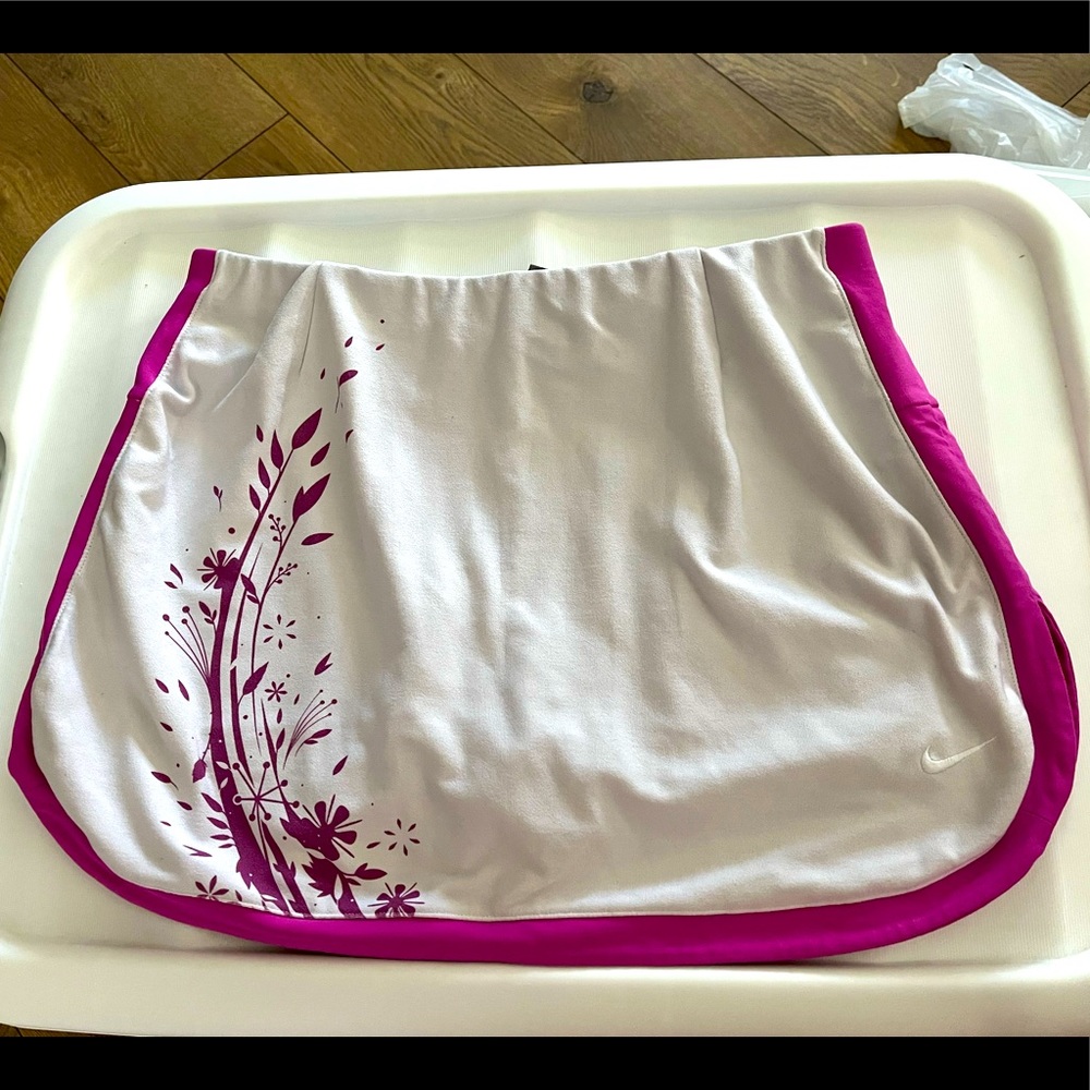 Nike white floral Tennis Skirt Skort Size XS